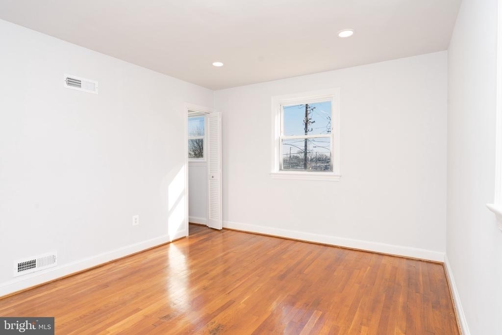 10026 Lorain Avenue - Photo 29
