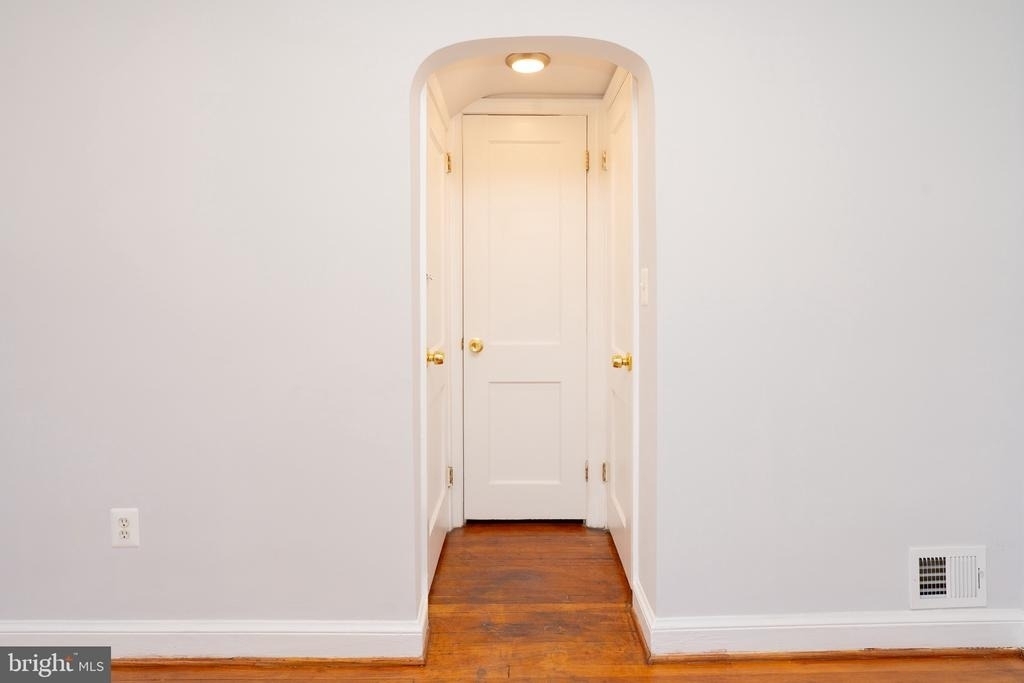 10026 Lorain Avenue - Photo 7