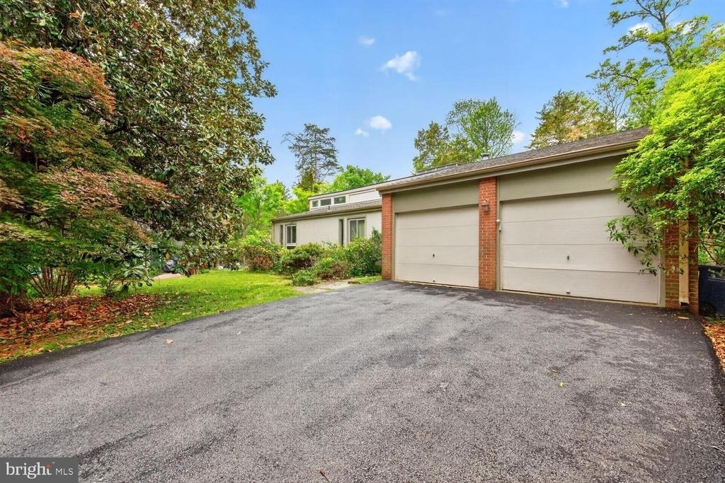 9404 Woodington Drive - Photo 3