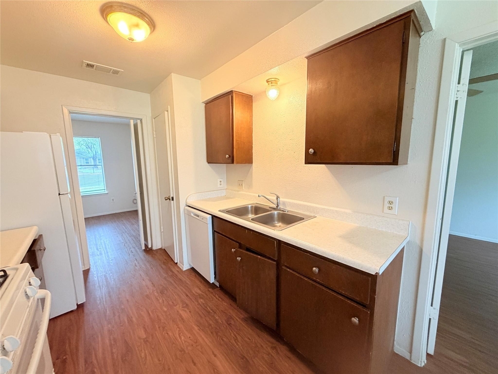 10904 Meadgreen Ct - Photo 9