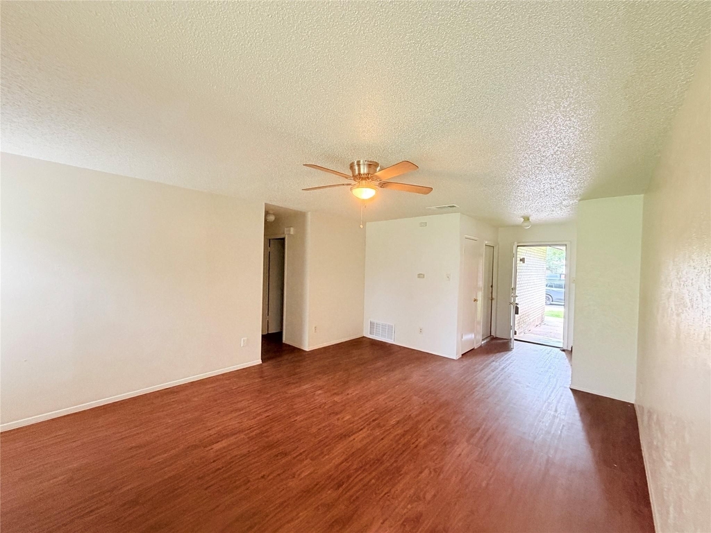 10904 Meadgreen Ct - Photo 7