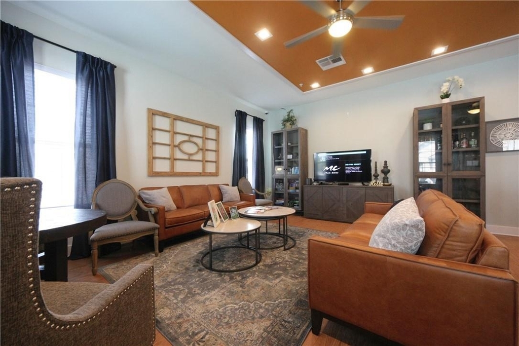 2400 Louis Henna Blvd - Photo 17