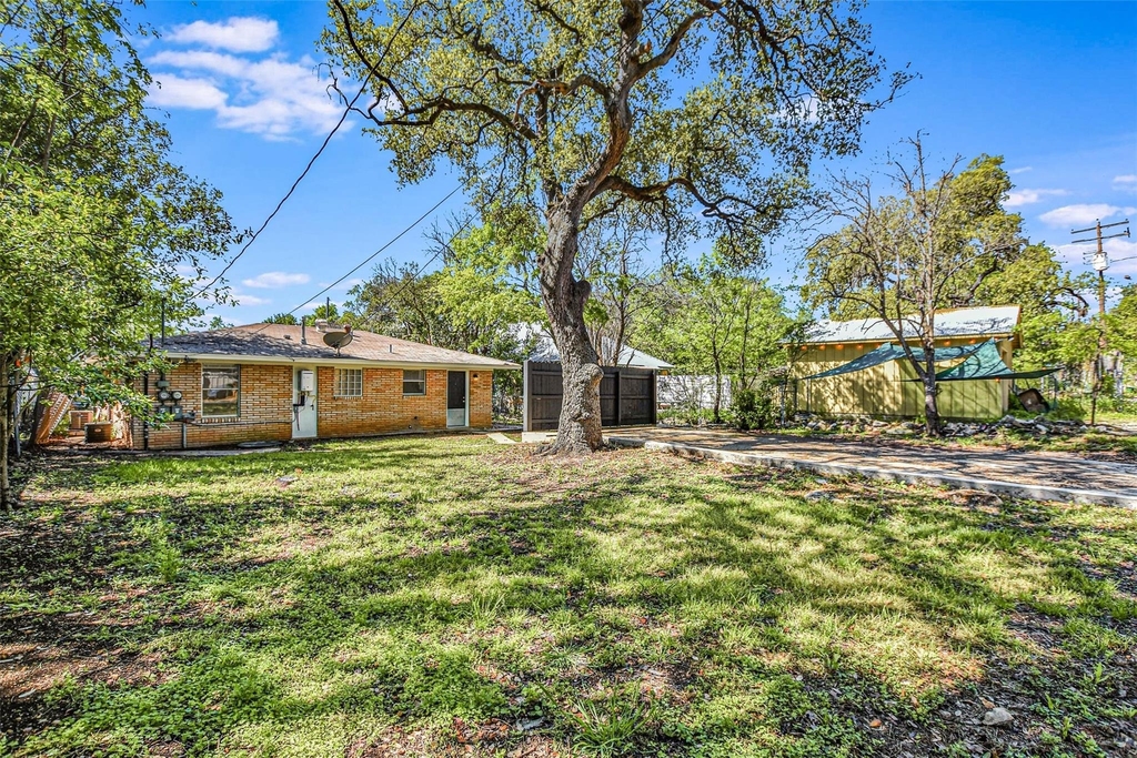 1202 W 22nd St - Photo 10