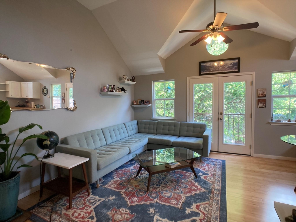 1509 Treadwell St - Photo 1