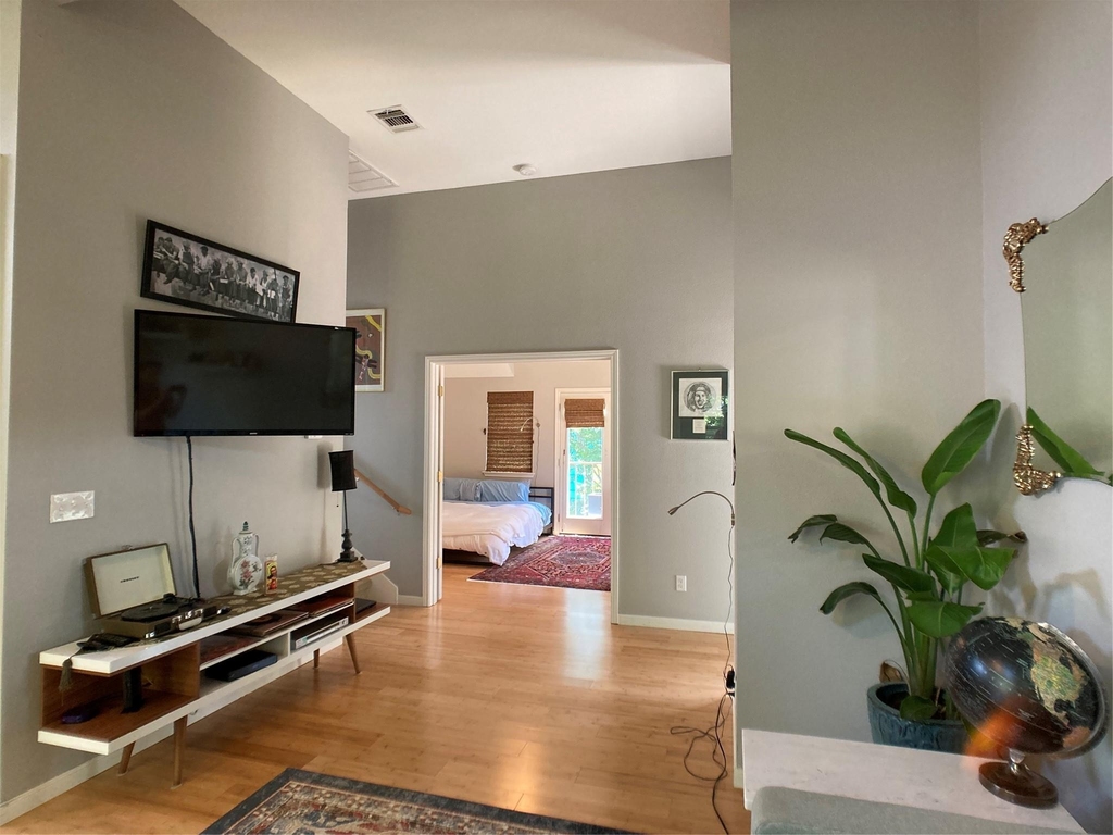 1509 Treadwell St - Photo 5