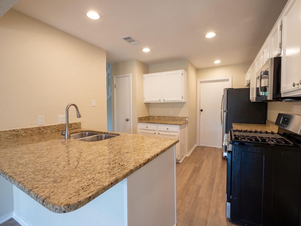 6307 Avery Island Ave - Photo 9