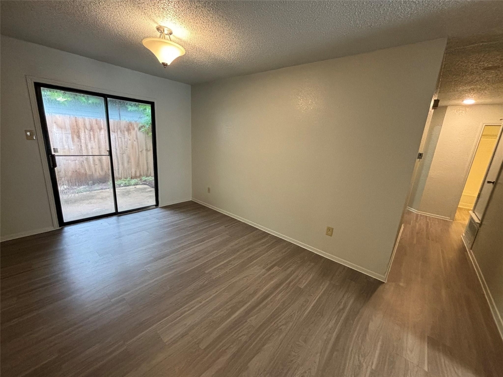 1112 Byers Ln - Photo 2