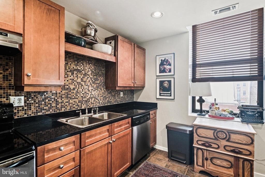 1211 Light Street - Photo 14