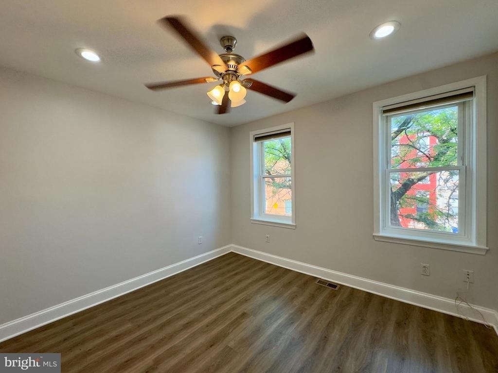 709 Scott Street - Photo 11