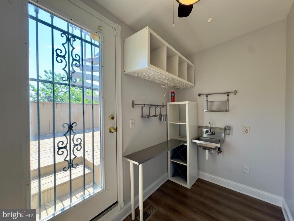 709 Scott Street - Photo 18