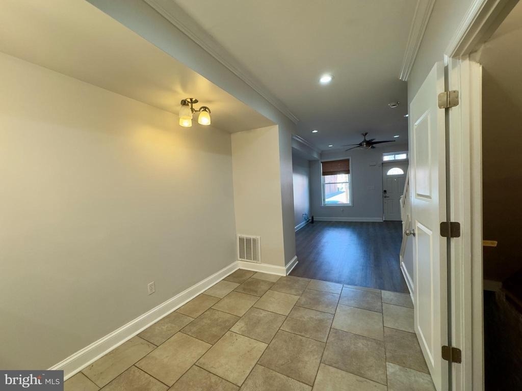 709 Scott Street - Photo 2