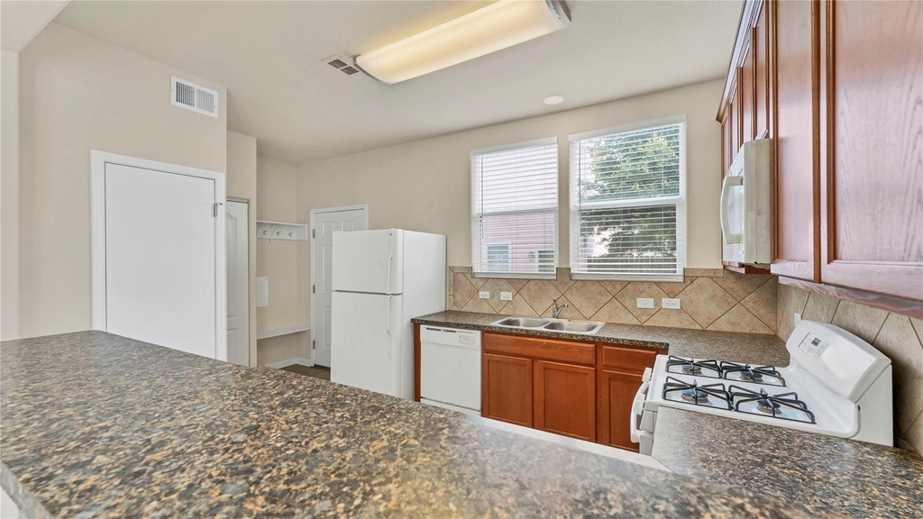 334 Newberry Trl - Photo 12