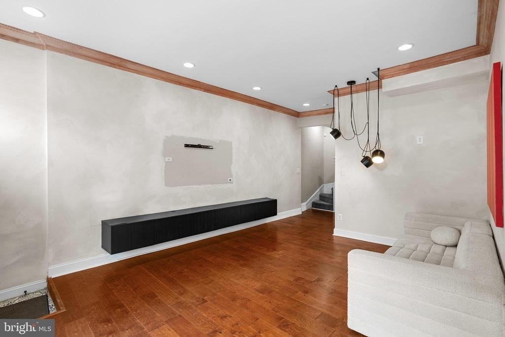 110 S Calhoun Street - Photo 6