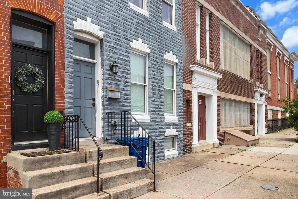 110 S Calhoun Street - Photo 1