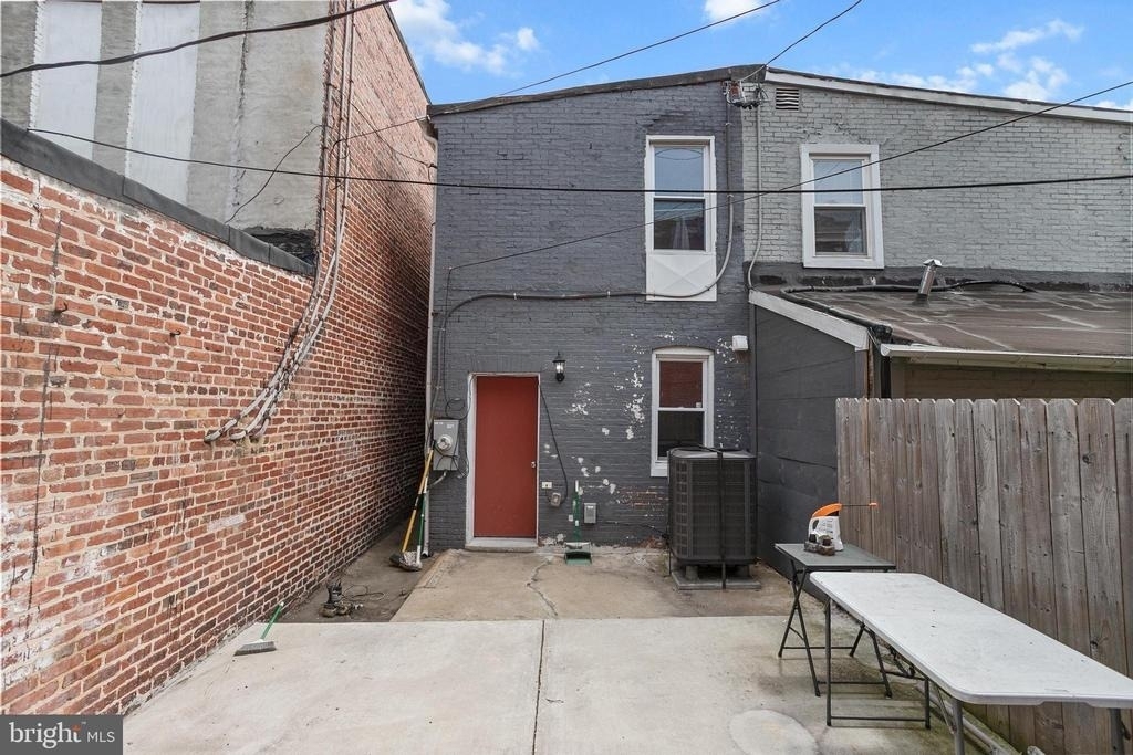 110 S Calhoun Street - Photo 38