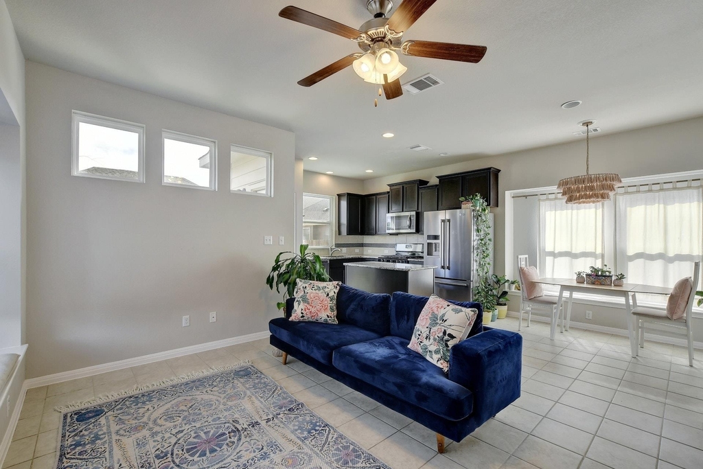 518 Stonewood Ln - Photo 3