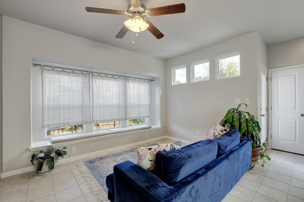 518 Stonewood Ln - Photo 5