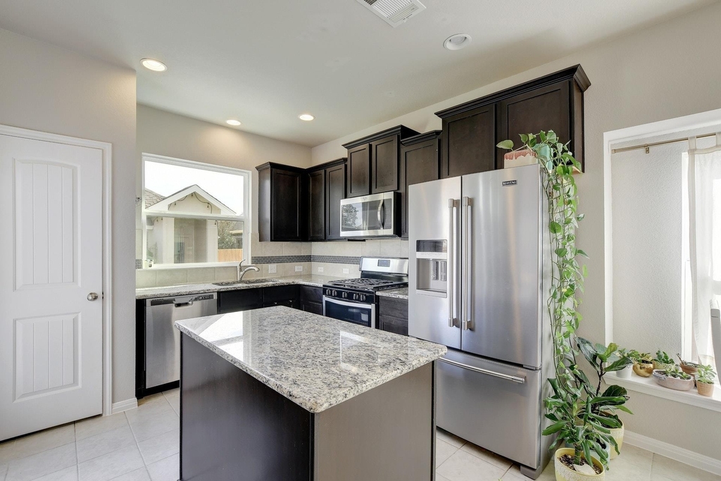 518 Stonewood Ln - Photo 7
