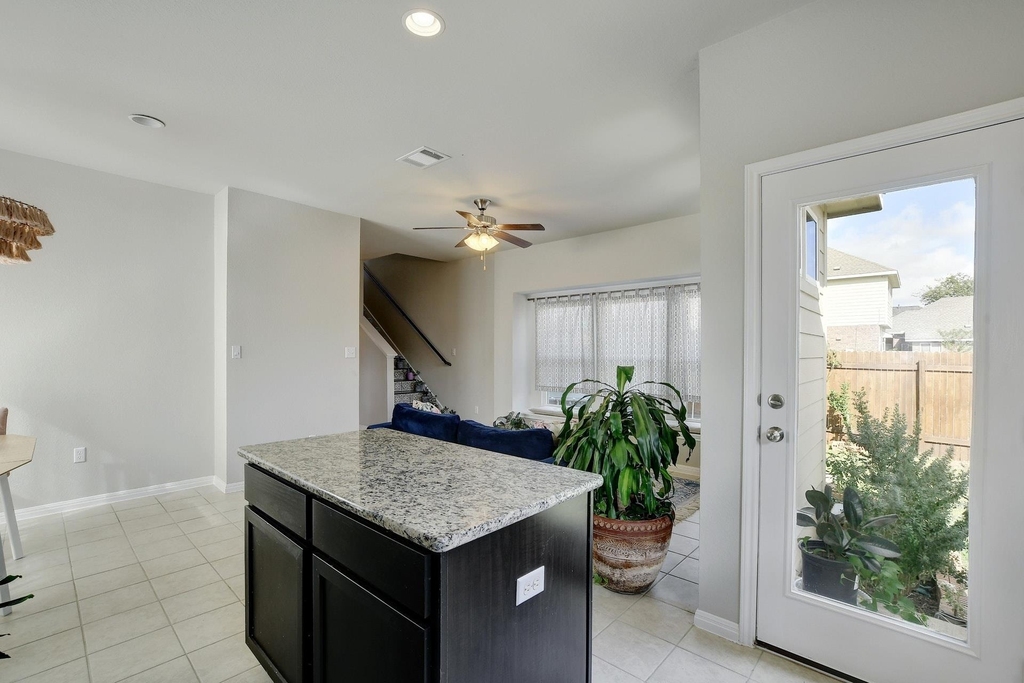 518 Stonewood Ln - Photo 10