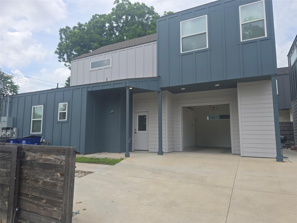 7601 Carver Ave - Photo 2