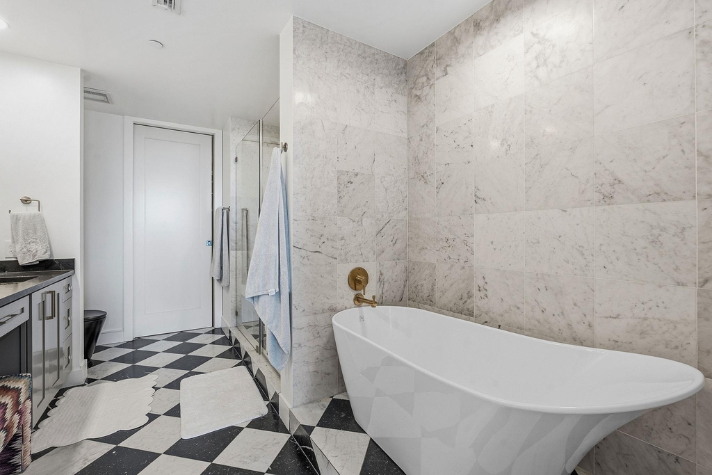 222 West Ave - Photo 16
