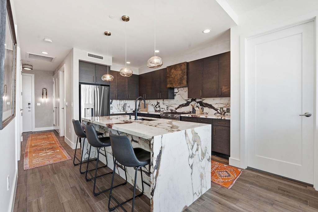 222 West Ave - Photo 0