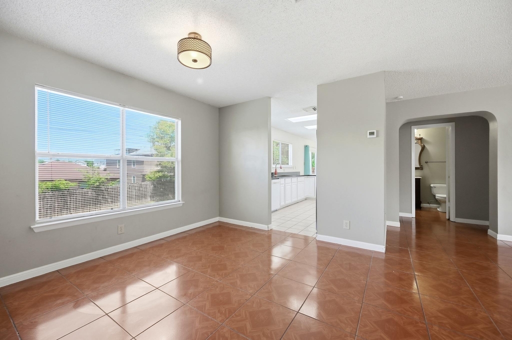 4507 Sherwood Way - Photo 7