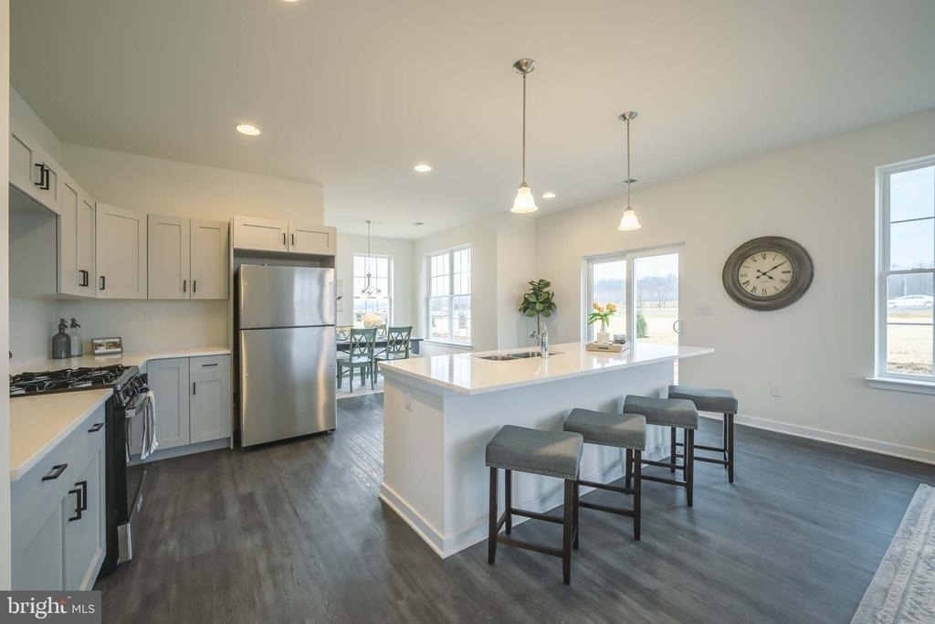 519 Horsey Boulevard - Photo 4
