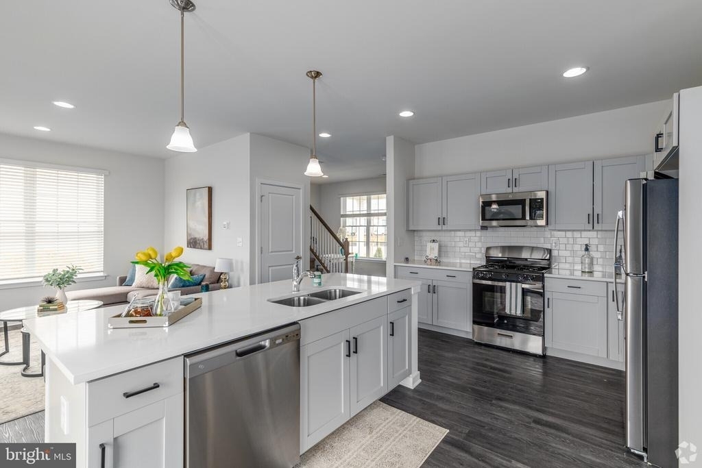 519 Horsey Boulevard - Photo 3