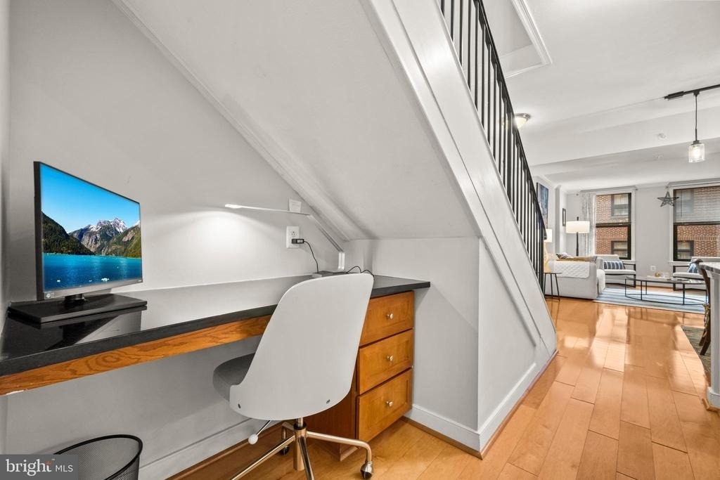 631 D Street Nw - Photo 3