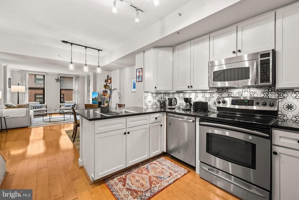 631 D Street Nw - Photo 2