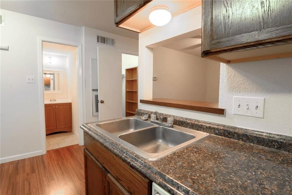 710 E Dean Keeton St - Photo 4