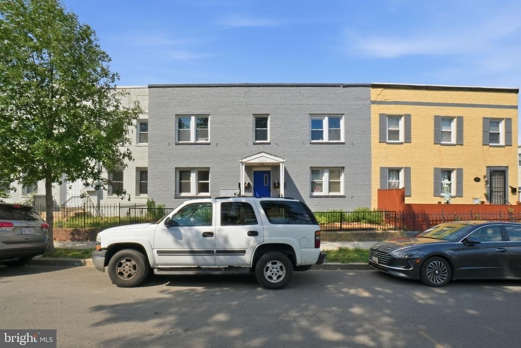 1250 Queen Street Ne - Photo 1