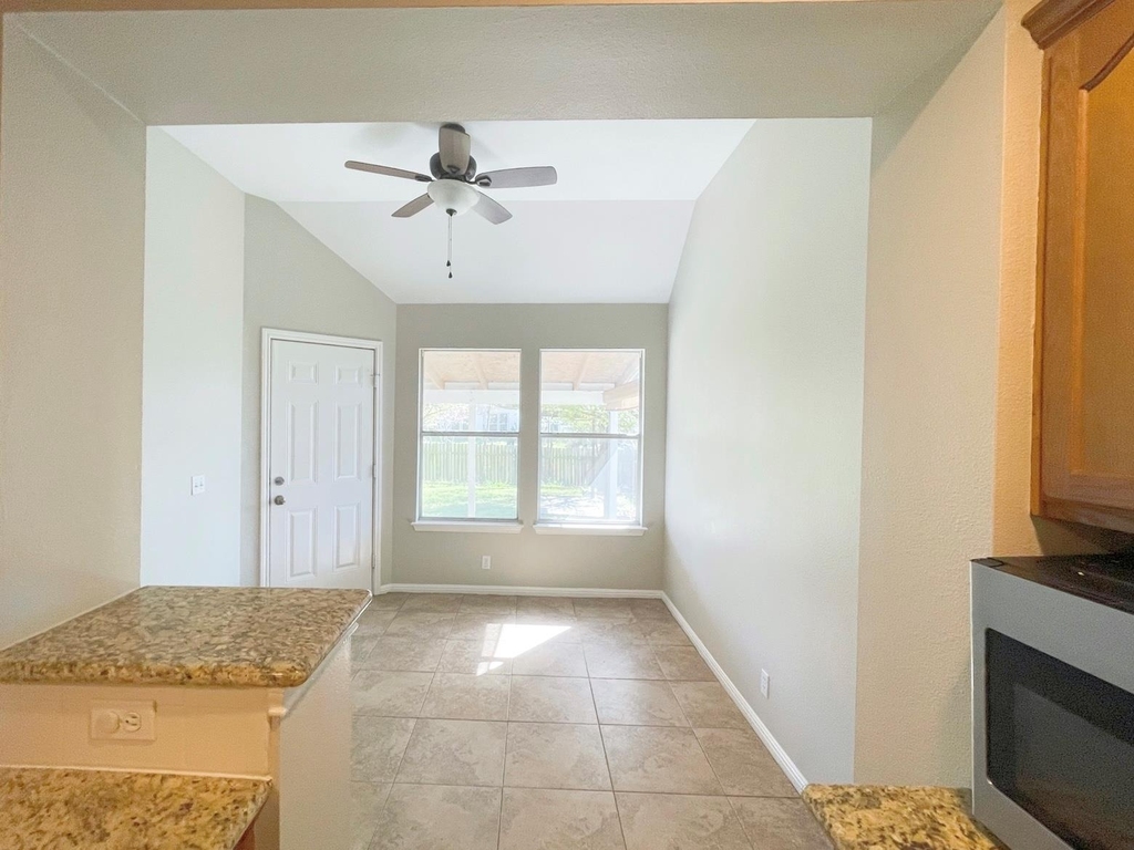 104 Cattail Cv - Photo 11