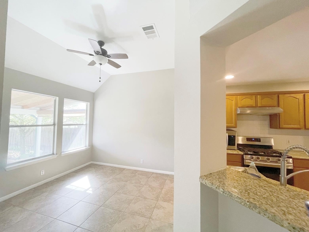 104 Cattail Cv - Photo 9