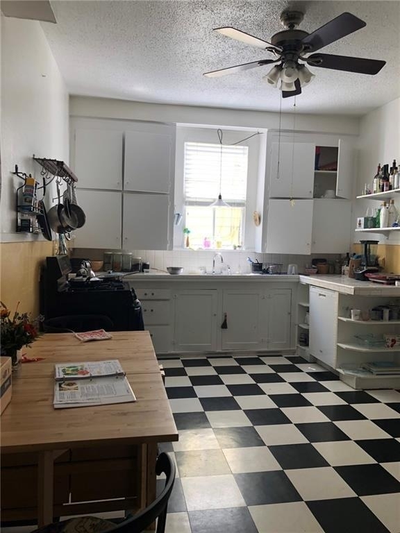 906 W 22nd St - Photo 1