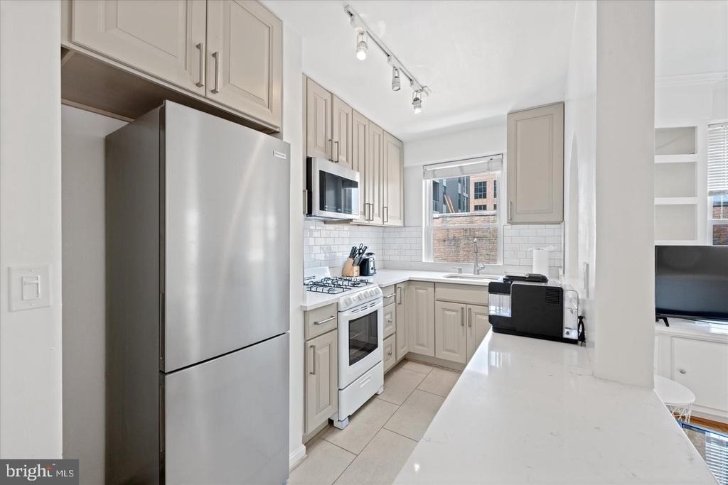 2130 N Street Nw - Photo 8