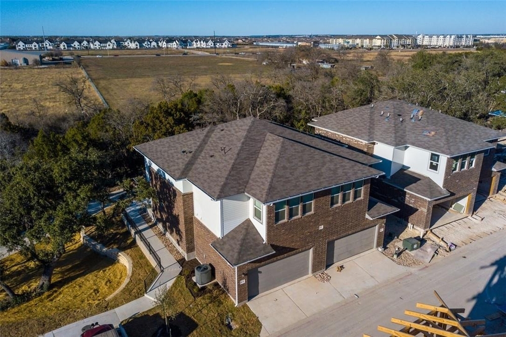 605 W South St - Photo 1