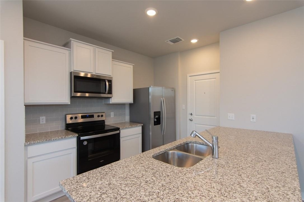 605 W South St - Photo 12