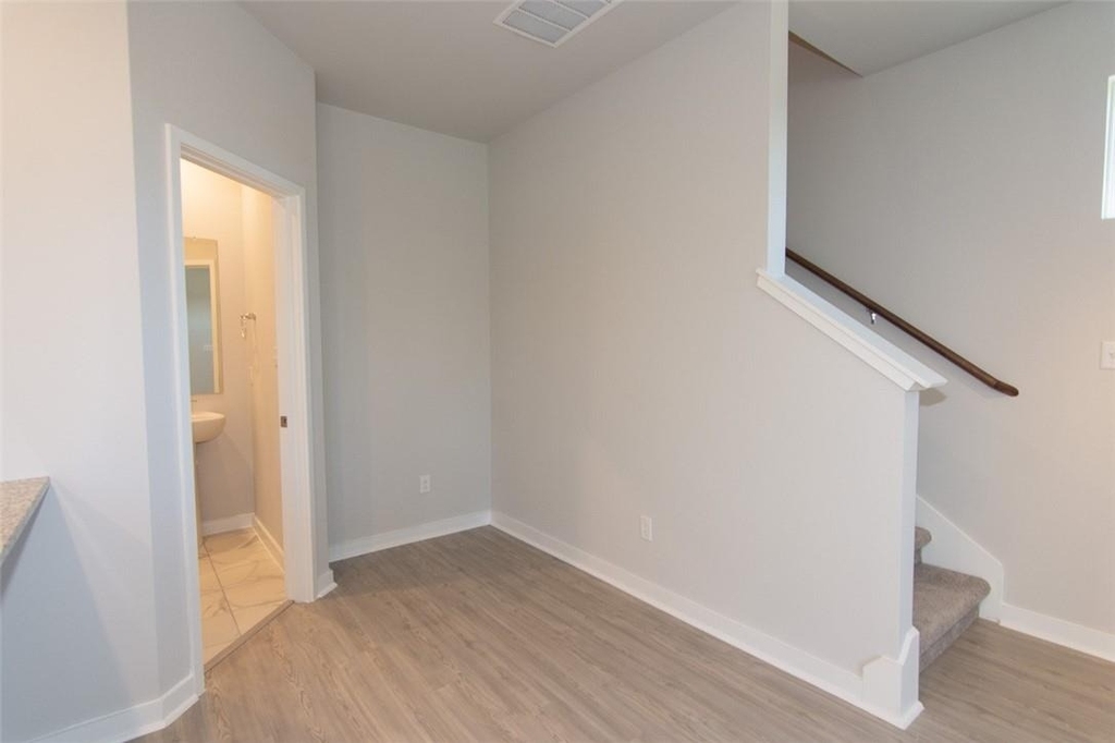 605 W South St - Photo 9