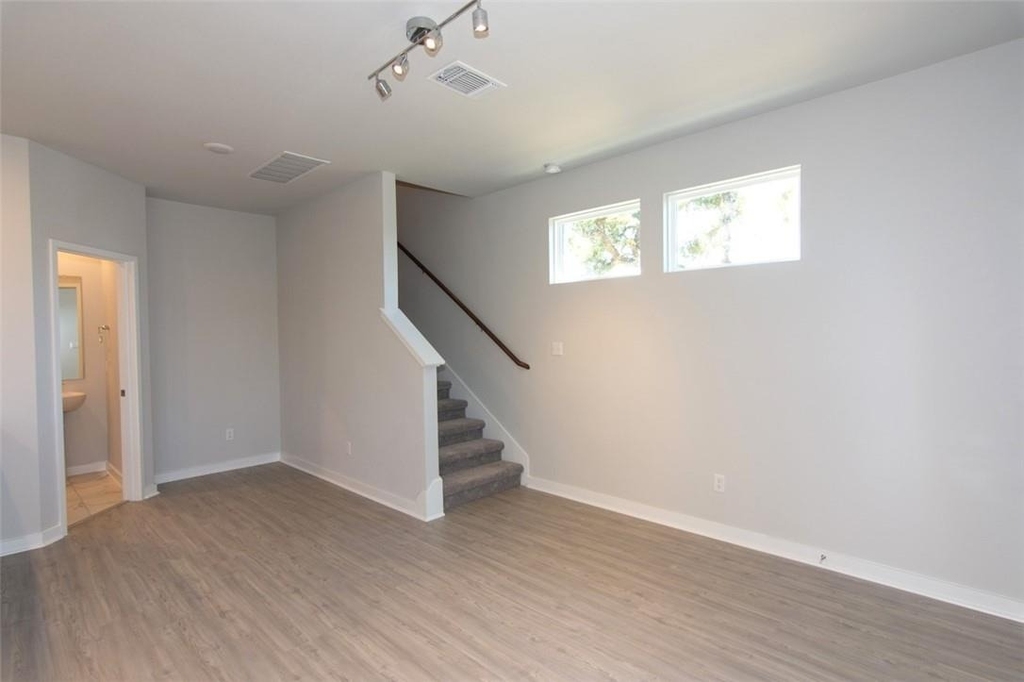 605 W South St - Photo 8