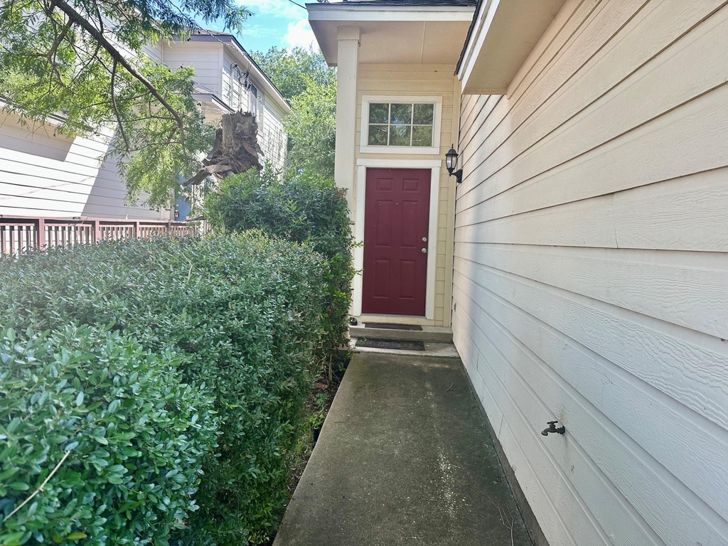 802 Sagewood Trl - Photo 2