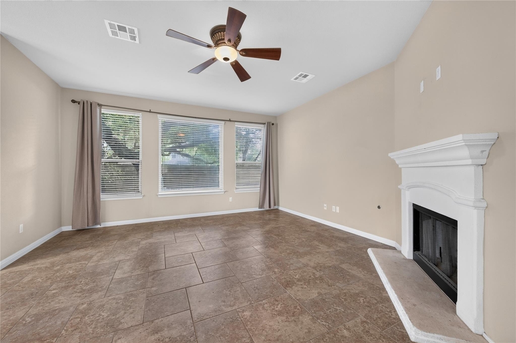 4002 Remington Rd - Photo 4