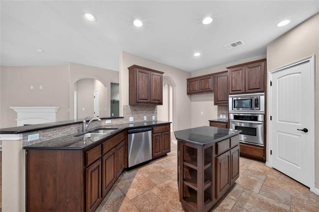 4002 Remington Rd - Photo 9