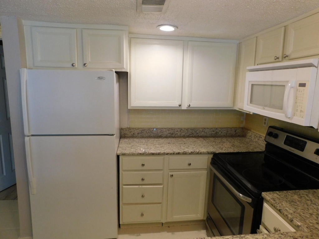 805 Paisley Dr - Photo 2
