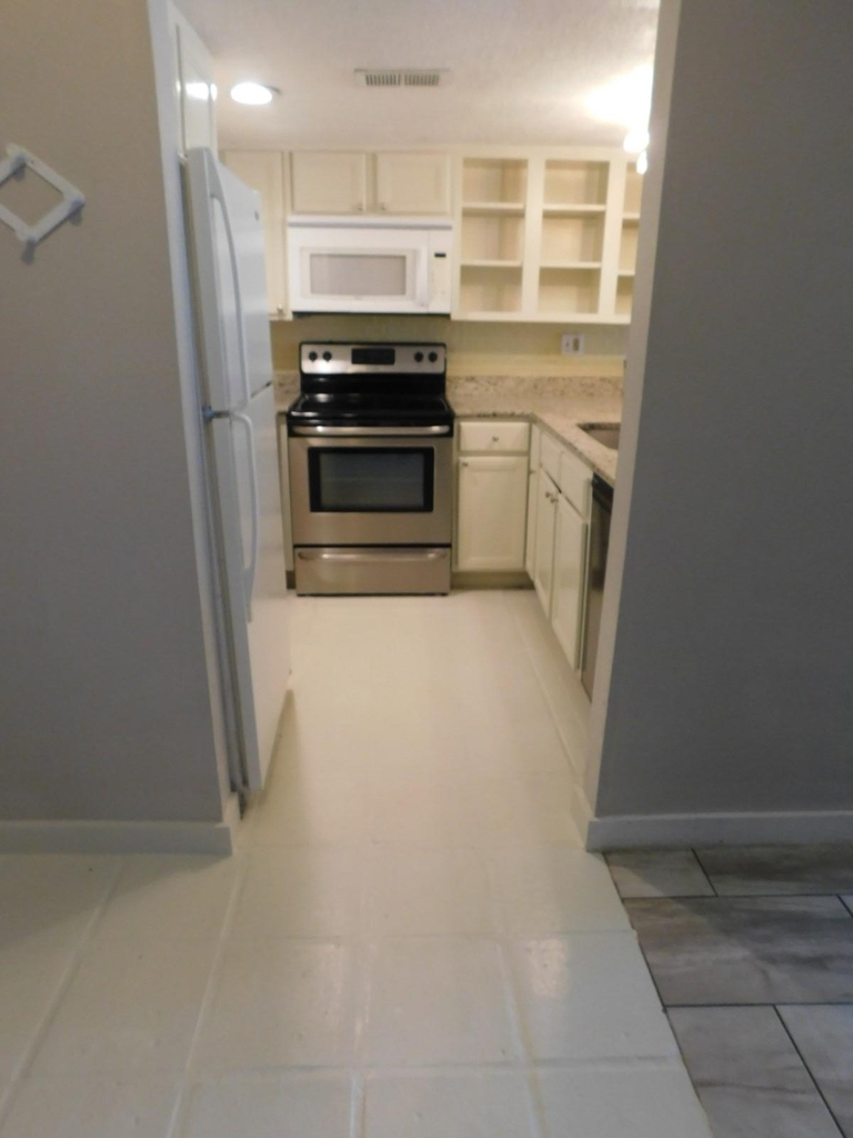 805 Paisley Dr - Photo 0