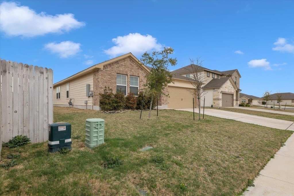 405 Grasslands Trl - Photo 3