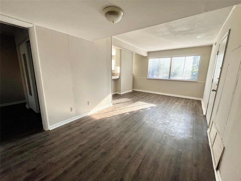 3304 Red River St - Photo 3