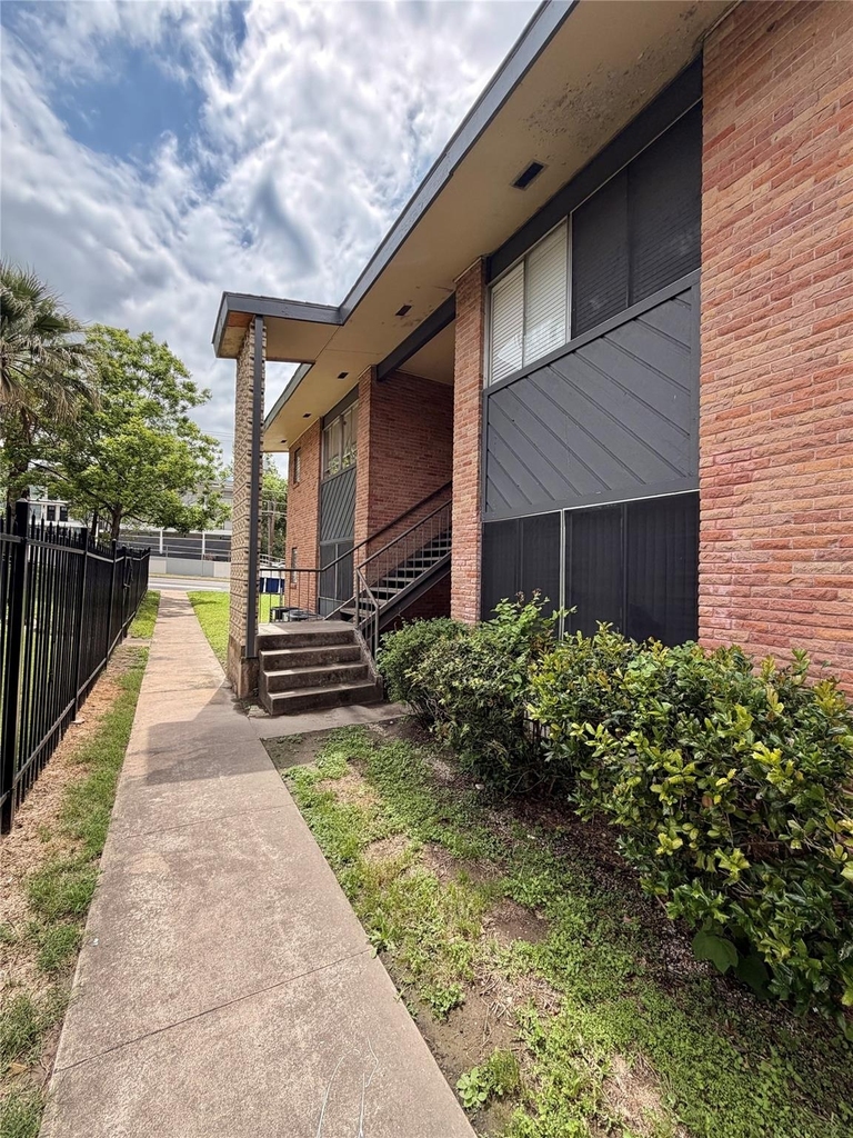 3304 Red River St - Photo 1