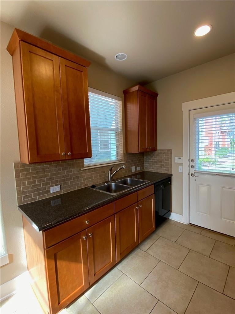 1601 Miriam Ave - Photo 4